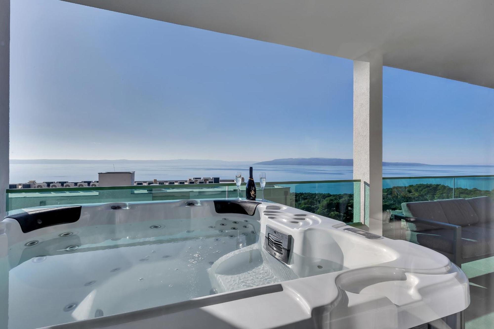 Exclusive Penthouse Big Blue With Private Jacuzzi Appartement Makarska Buitenkant foto