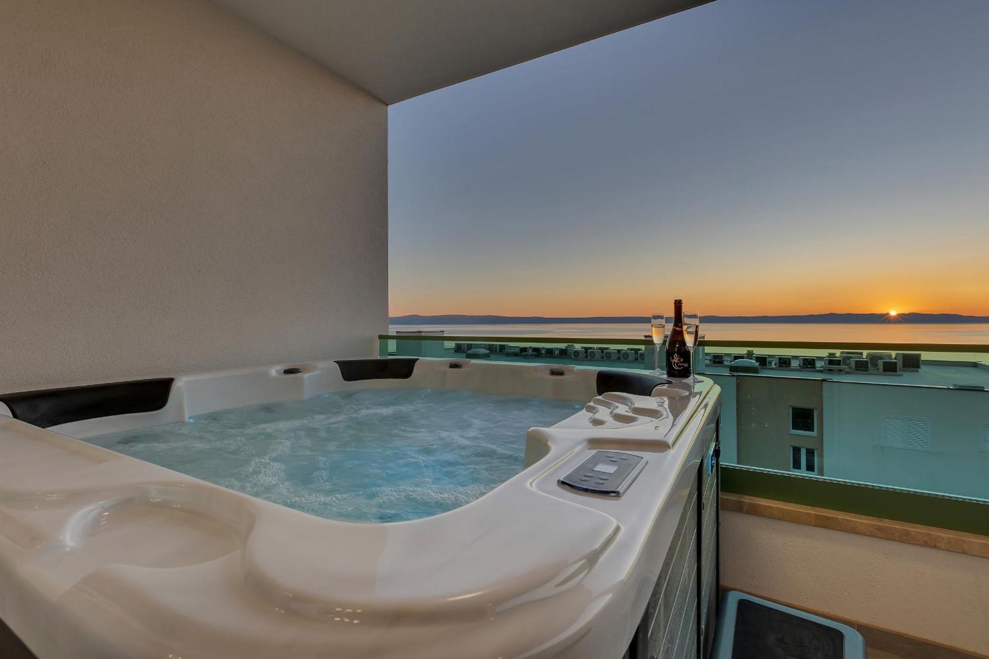 Exclusive Penthouse Big Blue With Private Jacuzzi Appartement Makarska Buitenkant foto